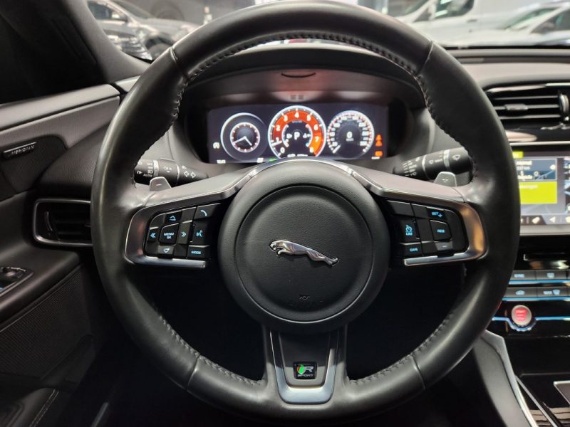 JAGUAR XE 2017 2.0t 200 R-SPORT BVA8*1°Main*VIRTUAL*CAMERA*MERIDIAN*