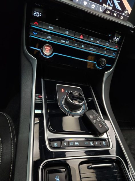 JAGUAR XE 2017 2.0t 200 R-SPORT BVA8*1°Main*VIRTUAL*CAMERA*MERIDIAN*