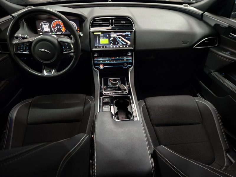 JAGUAR XE 2017 2.0t 200 R-SPORT BVA8*1°Main*VIRTUAL*CAMERA*MERIDIAN*