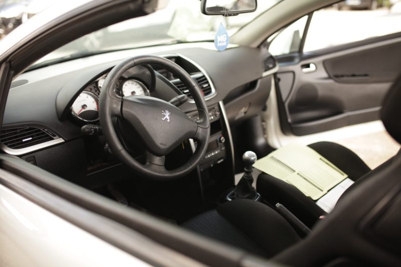 PEUGEOT 207 CC 112CH MODELE SPORT BACK GARANTIE 12 MOIS