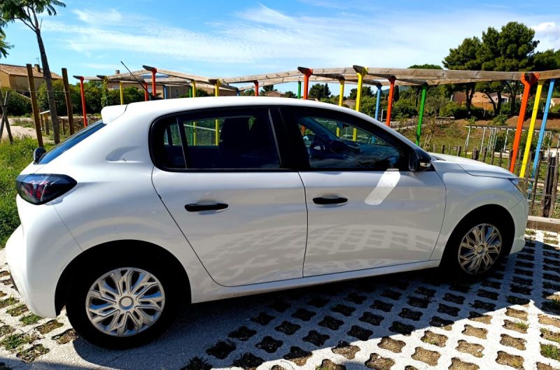 Peugeot 208 75 S&S BVM5, 4 cv, 5 portes, PME 02/2020, garantie 3 mois.