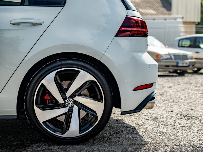 VOLKSWAGEN GOLF 2017