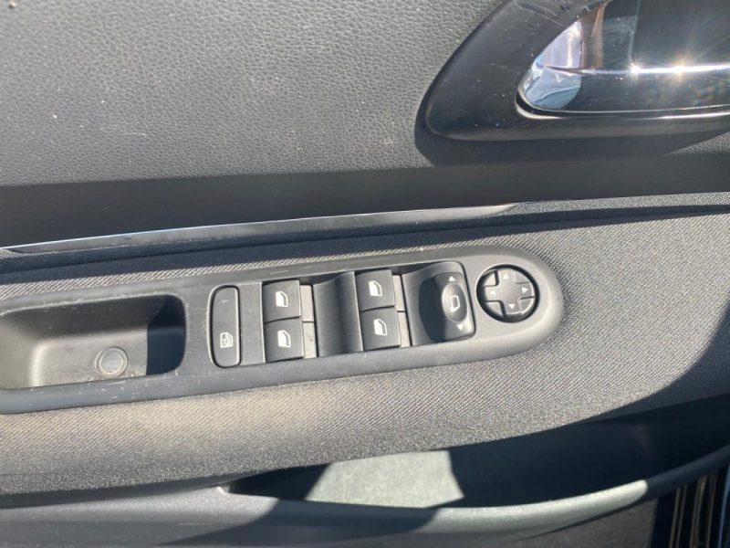 Peugeot  5008 1.6 BlueHDi 120ch 7PL 🚙 1ère main / Suivi complet ✅ / Embrayage neuf 🔧 / Garantie✅