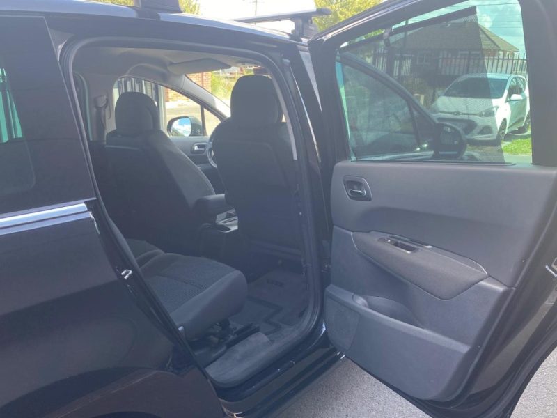 Peugeot  5008 1.6 BlueHDi 120ch 7PL 🚙 1ère main / Suivi complet ✅ / Embrayage neuf 🔧 / Garantie✅