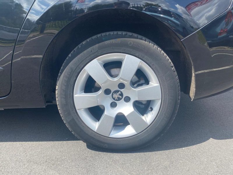 Peugeot  5008 1.6 BlueHDi 120ch 7PL 🚙 1ère main / Suivi complet ✅ / Embrayage neuf 🔧 / Garantie✅