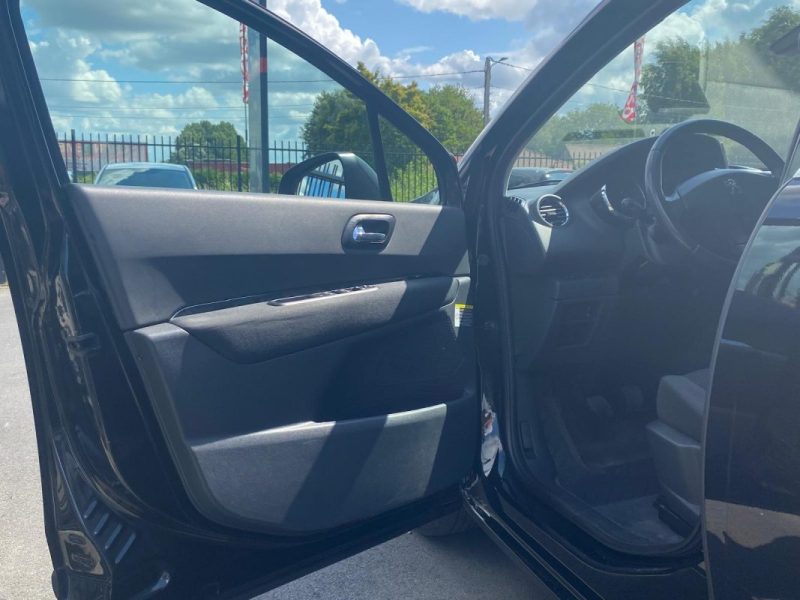 Peugeot  5008 1.6 BlueHDi 120ch 7PL 🚙 1ère main / Suivi complet ✅ / Embrayage neuf 🔧 / Garantie✅