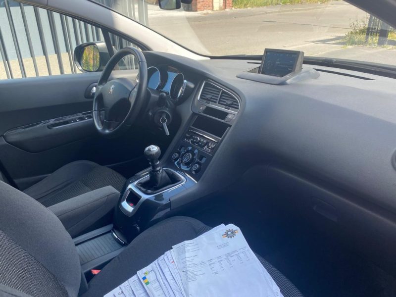 Peugeot  5008 1.6 BlueHDi 120ch 7PL 🚙 1ère main / Suivi complet ✅ / Embrayage neuf 🔧 / Garantie✅