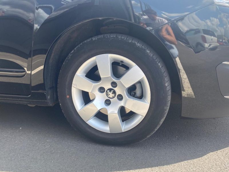 Peugeot  5008 1.6 BlueHDi 120ch 7PL 🚙 1ère main / Suivi complet ✅ / Embrayage neuf 🔧 / Garantie✅