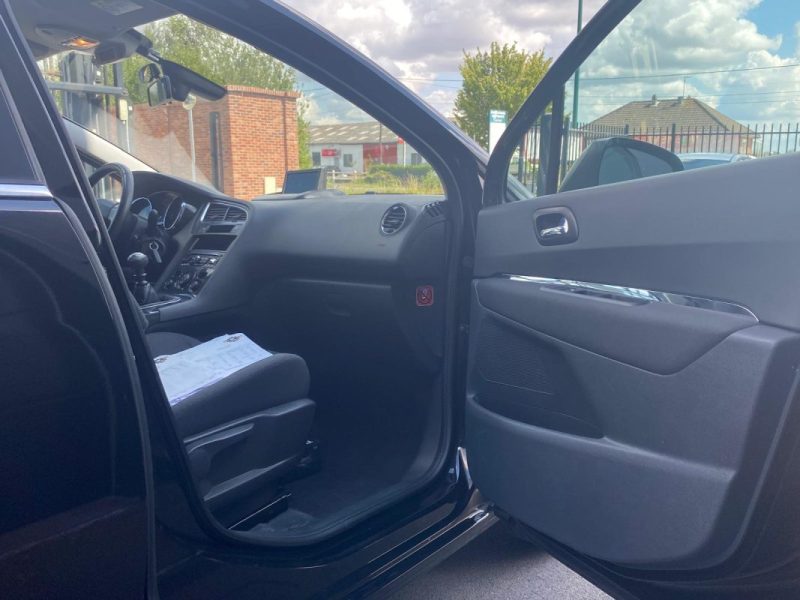 Peugeot  5008 1.6 BlueHDi 120ch 7PL 🚙 1ère main / Suivi complet ✅ / Embrayage neuf 🔧 / Garantie✅