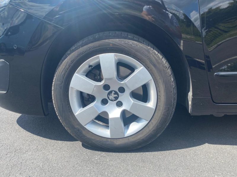 Peugeot  5008 1.6 BlueHDi 120ch 7PL 🚙 1ère main / Suivi complet ✅ / Embrayage neuf 🔧 / Garantie✅