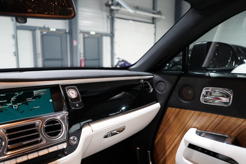 ROLLS ROYCE WRAITH V12 632 CV COOVERING