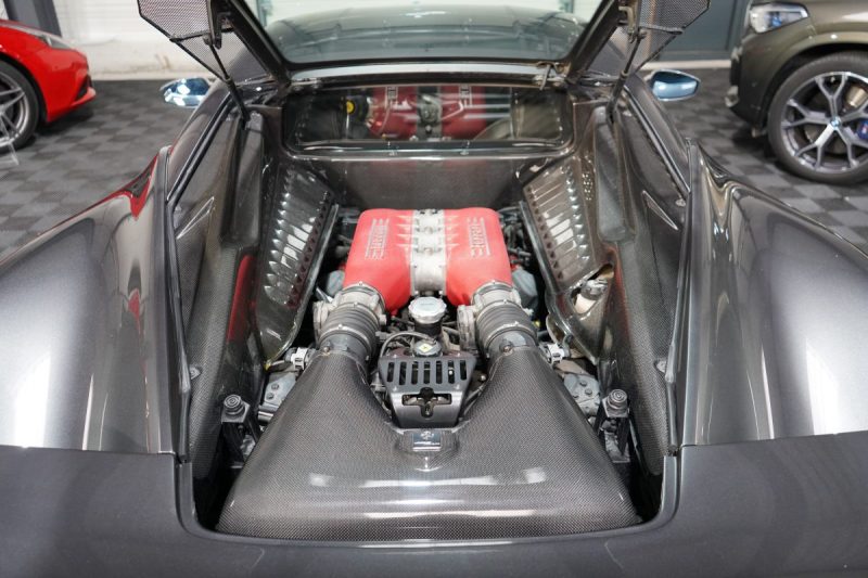 FERRARI F 458 ITALIA V8 570 FRANCAISE CARBONE/RIEN A PREVOIR