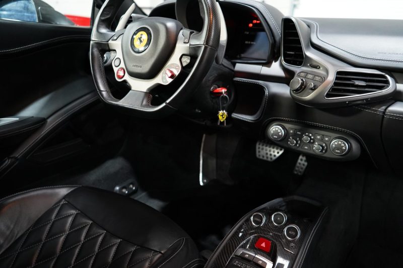 FERRARI F 458 ITALIA V8 570 FRANCAISE CARBONE/RIEN A PREVOIR