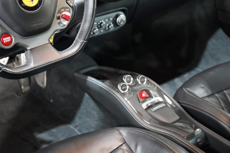 FERRARI F 458 ITALIA V8 570 FRANCAISE CARBONE/RIEN A PREVOIR