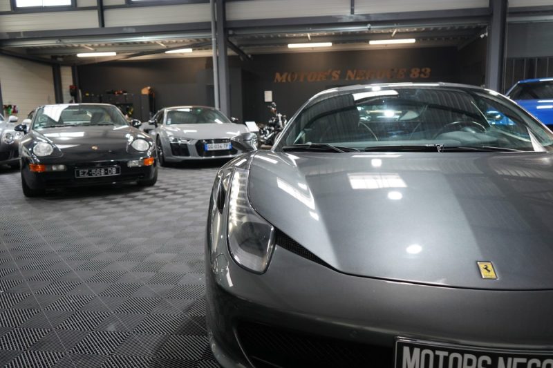 FERRARI F 458 ITALIA V8 570 FRANCAISE CARBONE/RIEN A PREVOIR