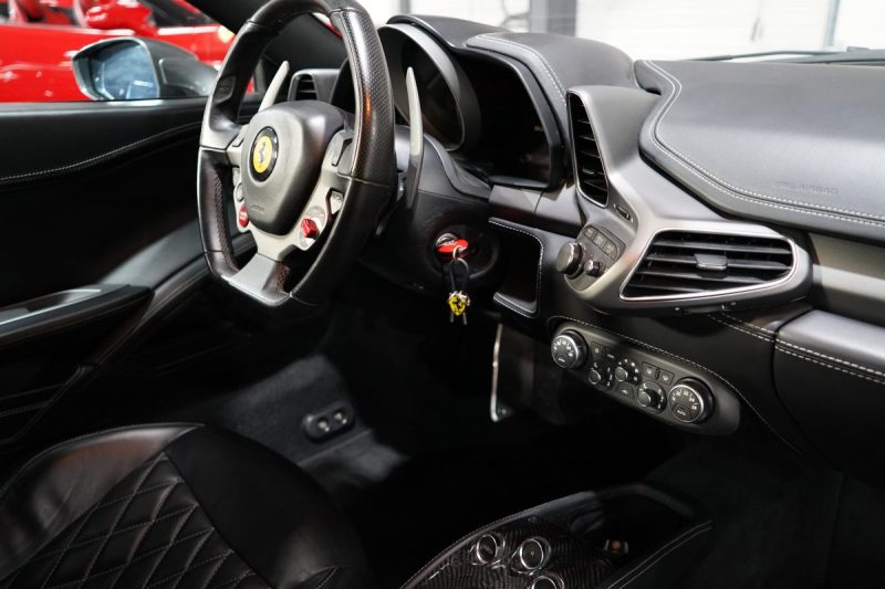 FERRARI F 458 ITALIA V8 570 FRANCAISE CARBONE/RIEN A PREVOIR