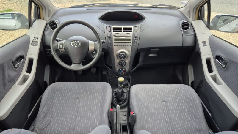 TOYOTA YARIS 2010
