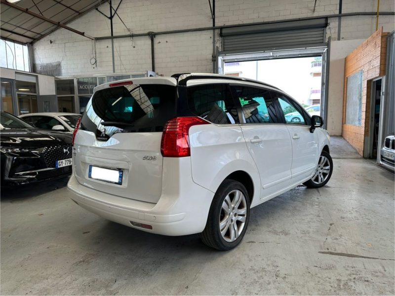 PEUGEOT 5008 2015