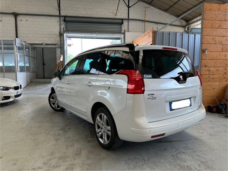 PEUGEOT 5008 2015
