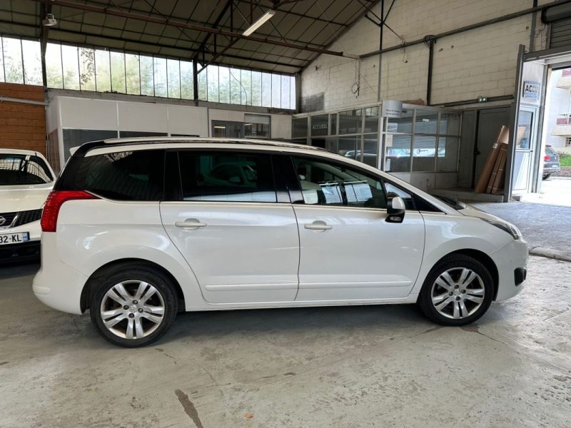 PEUGEOT 5008 2015
