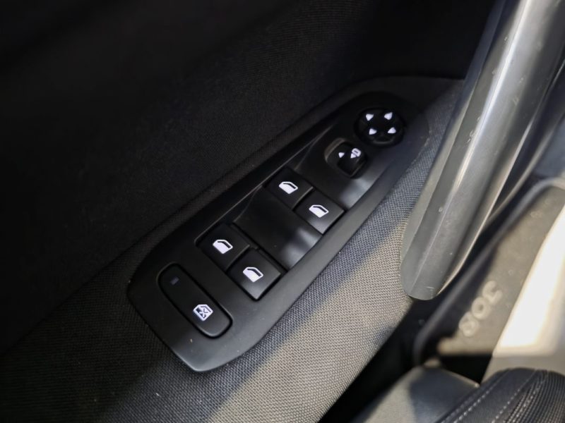 1.2 PureTech 110ch S&S Allure / Distribution OK