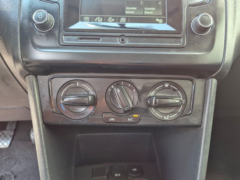 VOLKSWAGEN POLO 2016