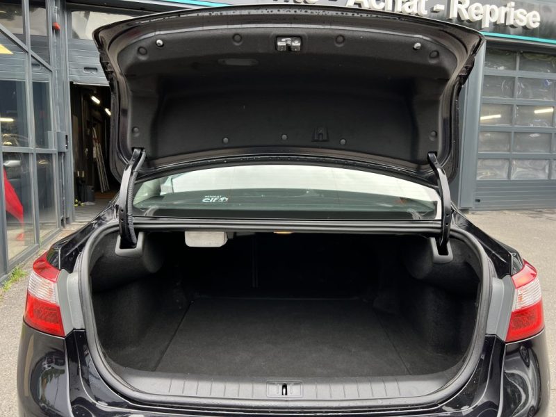 RENAULT LATITUDE INITIALE PARIS 2.0 DCI 150 Cv 1ERE MAIN / INTERIEUR CUIR CAMERA GPS - GARANTIE 1 AN