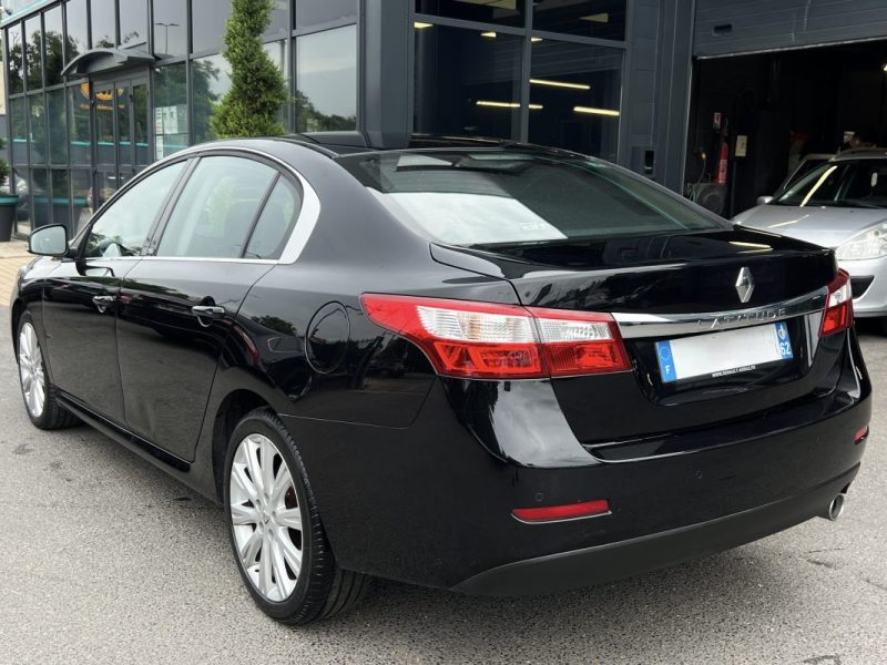 RENAULT LATITUDE INITIALE PARIS 2.0 DCI 150 Cv 1ERE MAIN / INTERIEUR CUIR CAMERA GPS - GARANTIE 1 AN