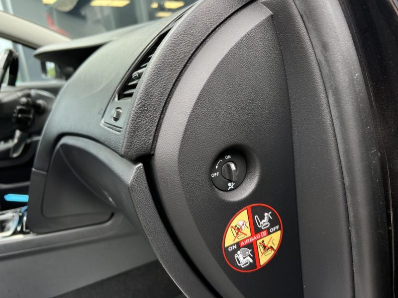 RENAULT LATITUDE INITIALE PARIS 2.0 DCI 150 Cv 1ERE MAIN / INTERIEUR CUIR CAMERA GPS - GARANTIE 1 AN