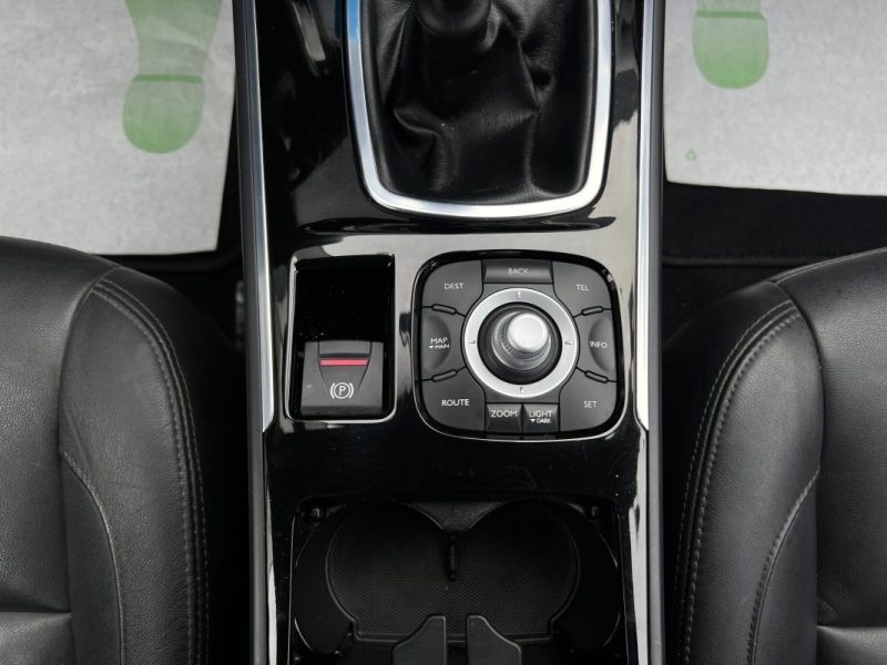 RENAULT LATITUDE INITIALE PARIS 2.0 DCI 150 Cv 1ERE MAIN / INTERIEUR CUIR CAMERA GPS - GARANTIE 1 AN