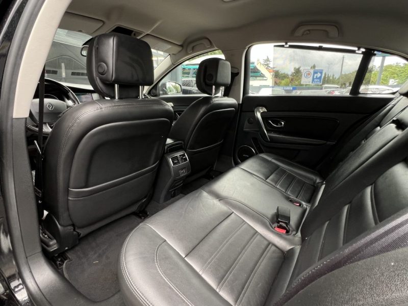 RENAULT LATITUDE INITIALE PARIS 2.0 DCI 150 Cv 1ERE MAIN / INTERIEUR CUIR CAMERA GPS - GARANTIE 1 AN