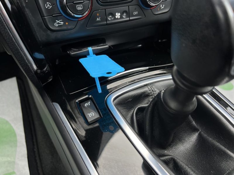 RENAULT LATITUDE INITIALE PARIS 2.0 DCI 150 Cv 1ERE MAIN / INTERIEUR CUIR CAMERA GPS - GARANTIE 1 AN