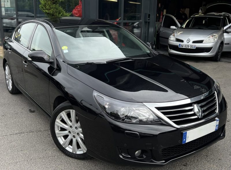 RENAULT LATITUDE INITIALE PARIS 2.0 DCI 150 Cv 1ERE MAIN / INTERIEUR CUIR CAMERA GPS - GARANTIE 1 AN