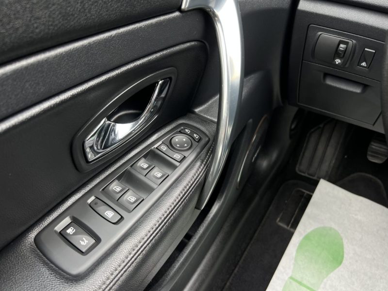 RENAULT LATITUDE INITIALE PARIS 2.0 DCI 150 Cv 1ERE MAIN / INTERIEUR CUIR CAMERA GPS - GARANTIE 1 AN