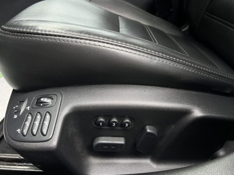 RENAULT LATITUDE INITIALE PARIS 2.0 DCI 150 Cv 1ERE MAIN / INTERIEUR CUIR CAMERA GPS - GARANTIE 1 AN