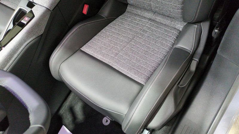 Peugeot 3008 nouveau Hybrid 145 e-dcs6 allure + navi + pack 360 vision & drive assist