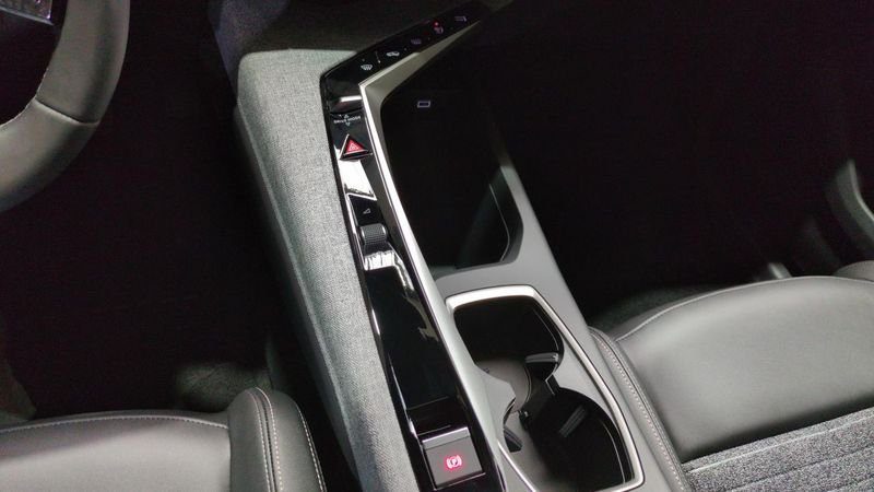 Peugeot 3008 nouveau Hybrid 145 e-dcs6 allure + navi + pack 360 vision & drive assist