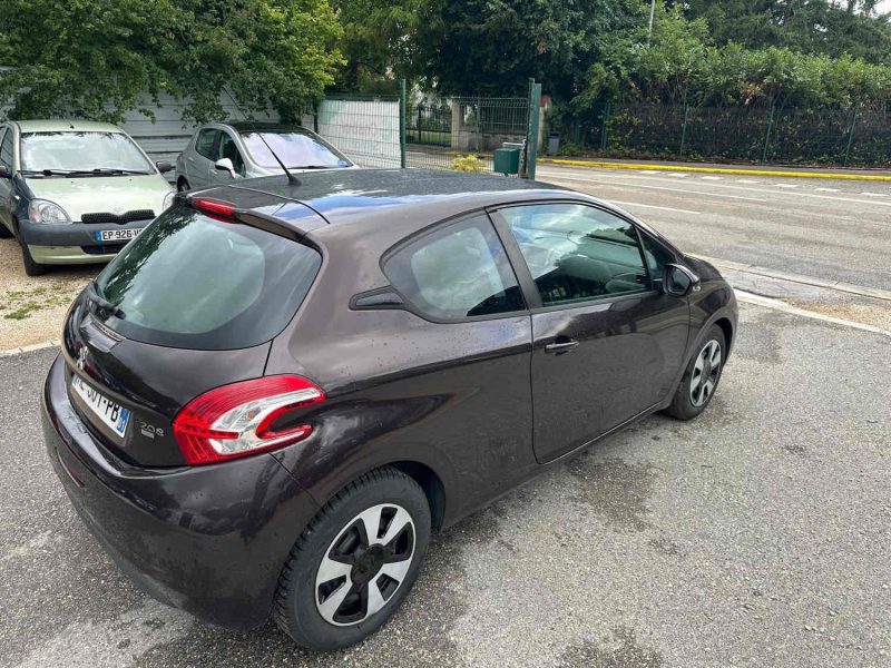 PEUGEOT 208 2013
