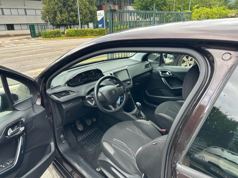 PEUGEOT 208 2013