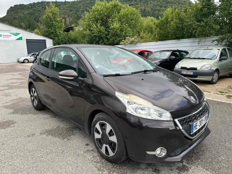PEUGEOT 208 2013