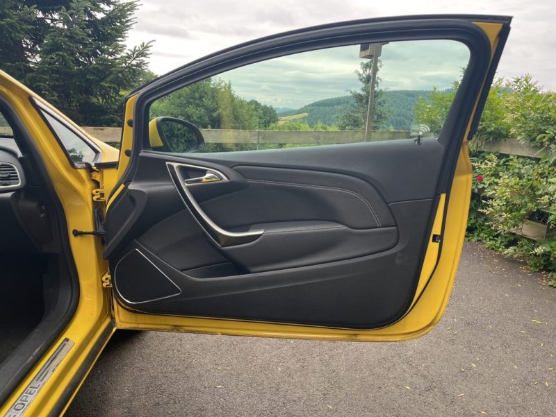 OPEL ASTRA GTC 1.4 L 120 ch