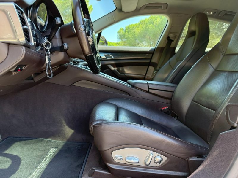 Porsche Panamera 4S 2011