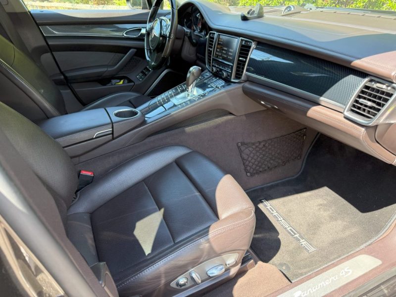 Porsche Panamera 4S 2011