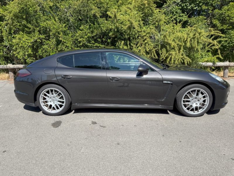 Porsche Panamera 4S 2011
