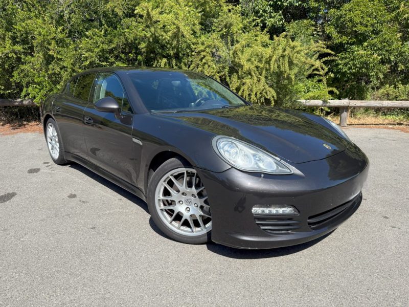Porsche Panamera 4S 2011