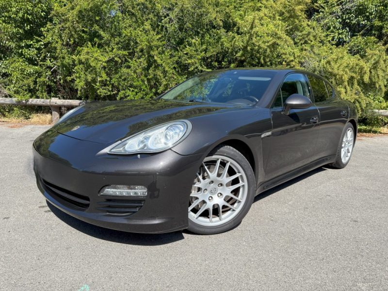Porsche Panamera 4S 2011