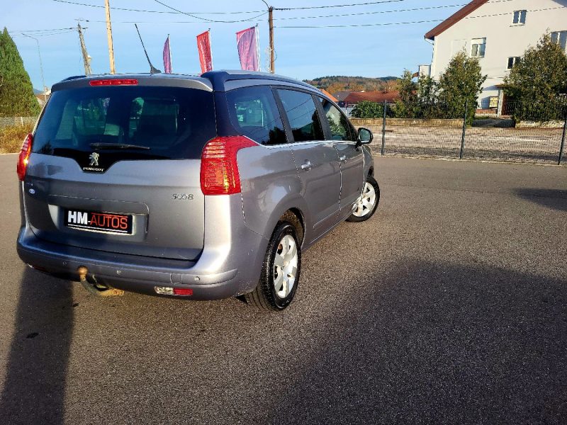 PEUGEOT 5008 2016