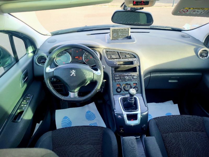 PEUGEOT 5008 2016