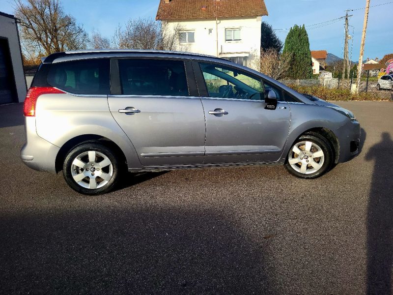 PEUGEOT 5008 2016