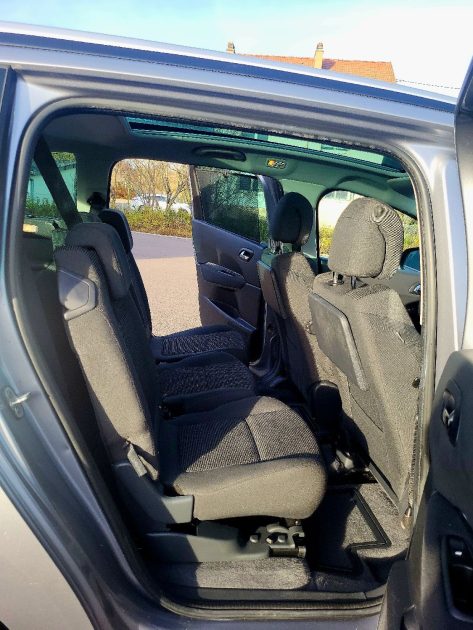 PEUGEOT 5008 2016